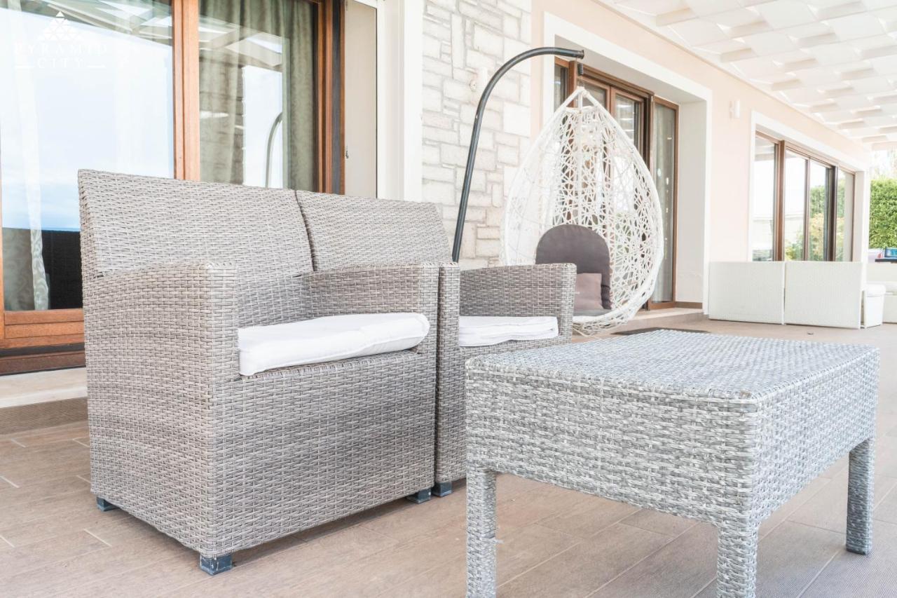 Luxury Villa Hera - Beachfront Ρόδα Εξωτερικό φωτογραφία
