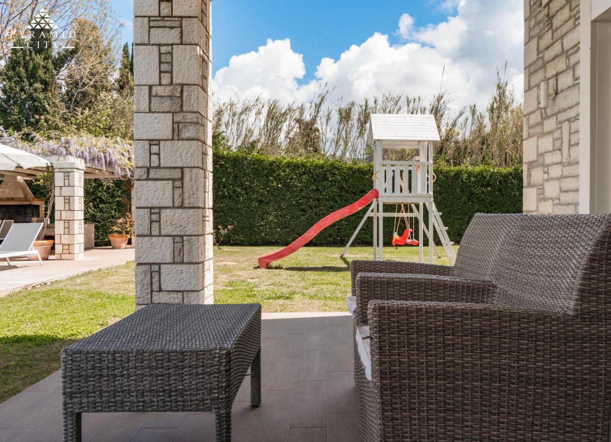 Luxury Villa Hera - Beachfront Ρόδα Εξωτερικό φωτογραφία